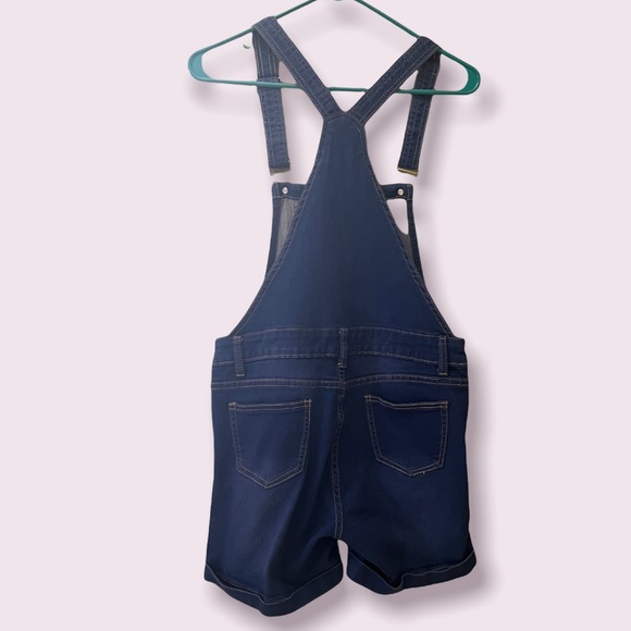 This jumpsuit is amazing for summer. Super comfy - Picture 2 of 3